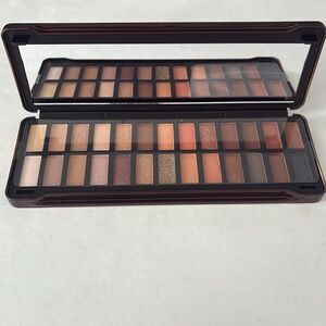 Jasmine La Belle – Romancing in Nudes Eyeshadow Palette (26 Shades)
